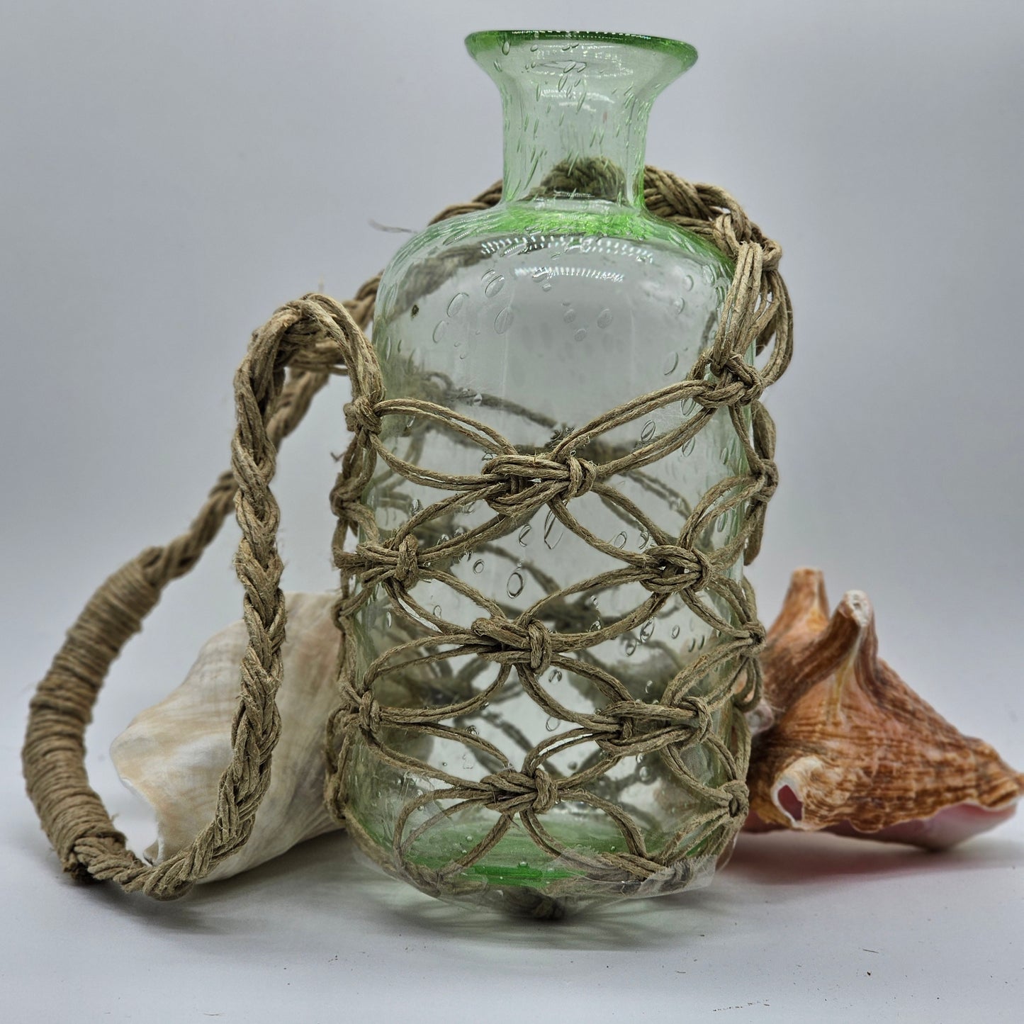 Knotty Bottle Holder